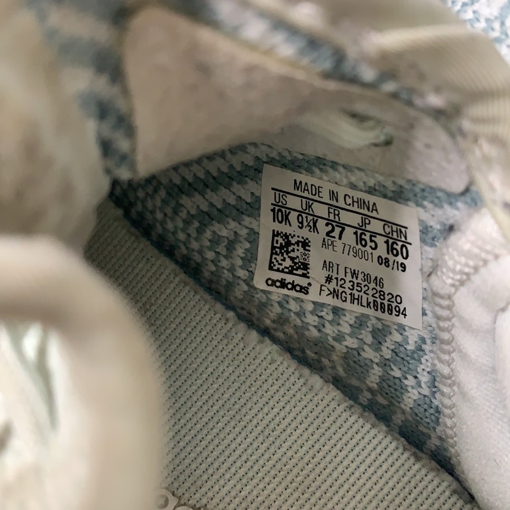 Authentic Yeezy Boost 350 - Picture 6 of 6